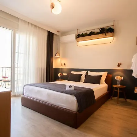 Urla 1867 Hotel *