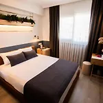 Urla 1867 Hotel *
