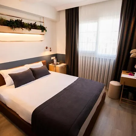 Urla 1867 Hotel *