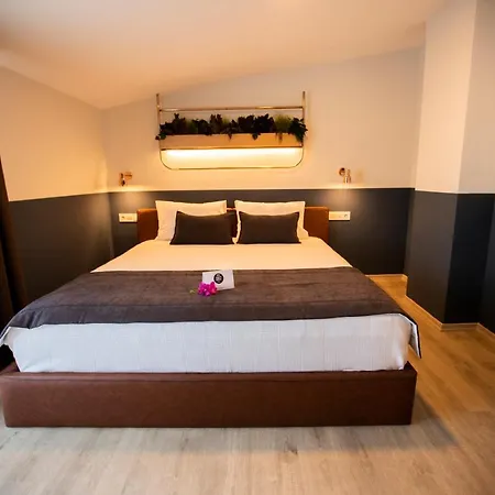 Urla 1867 Hotel